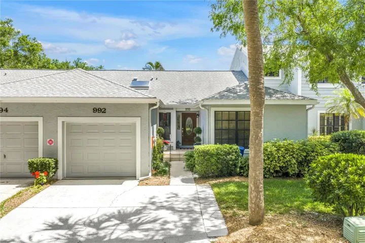 Lots of Driveway Space to Park, Visitor Spots in the cul de sac, AND a 1-Car Garage!!