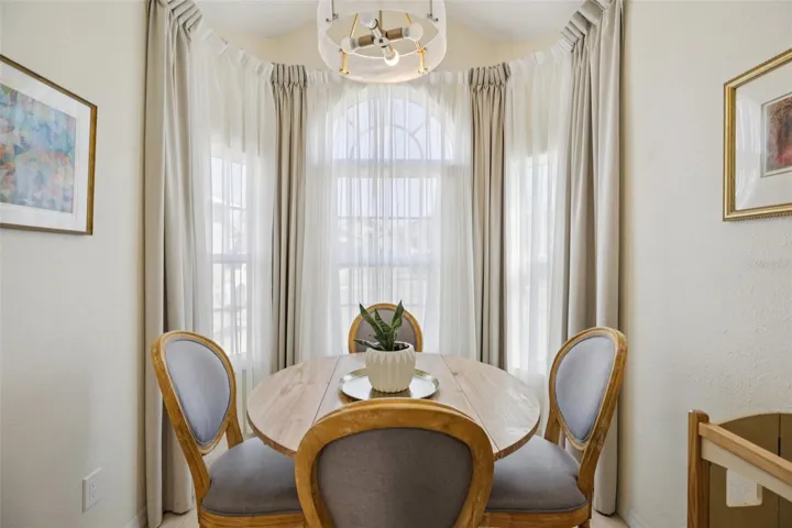 Eat-in kitchen