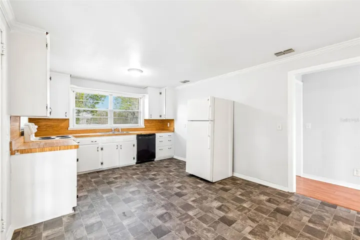 kitchen/dining