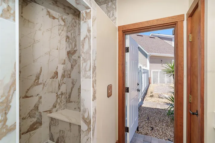 Full bath with lanai access