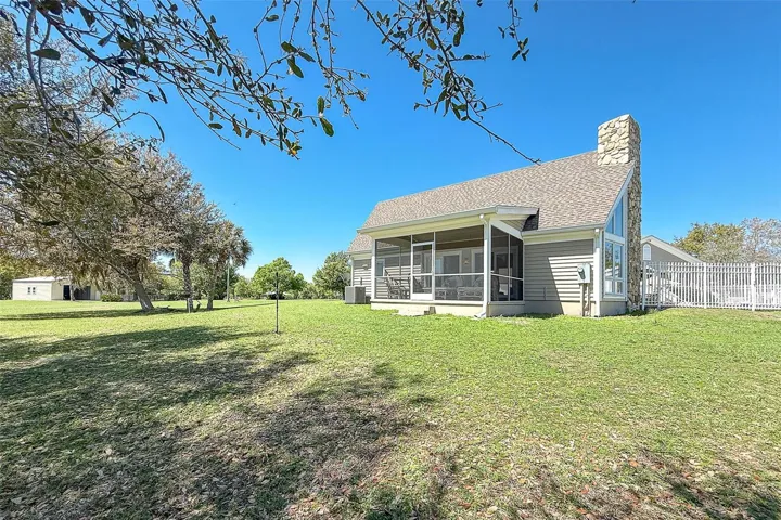 Lodge-inspired guest house