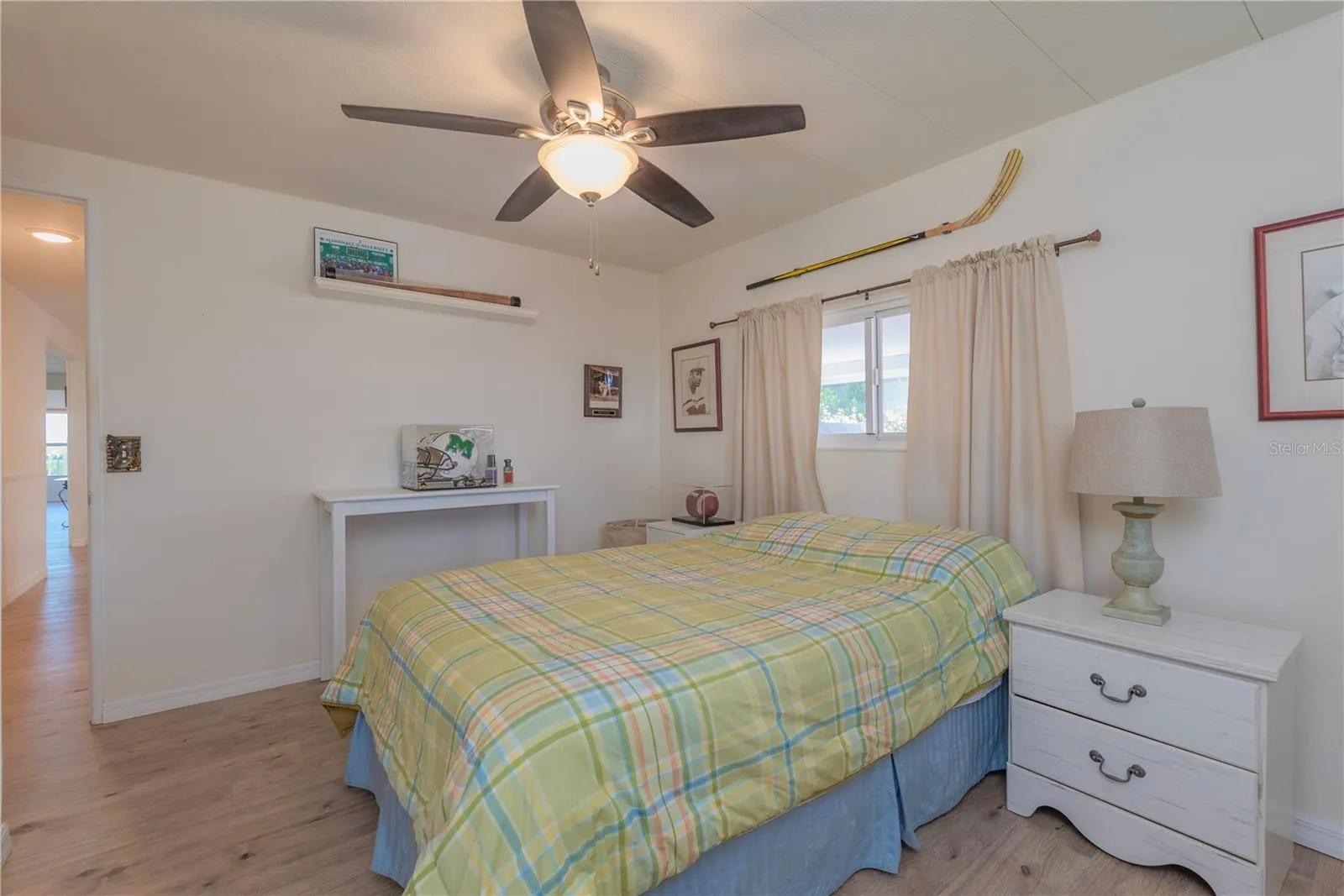 Guest bedroom.