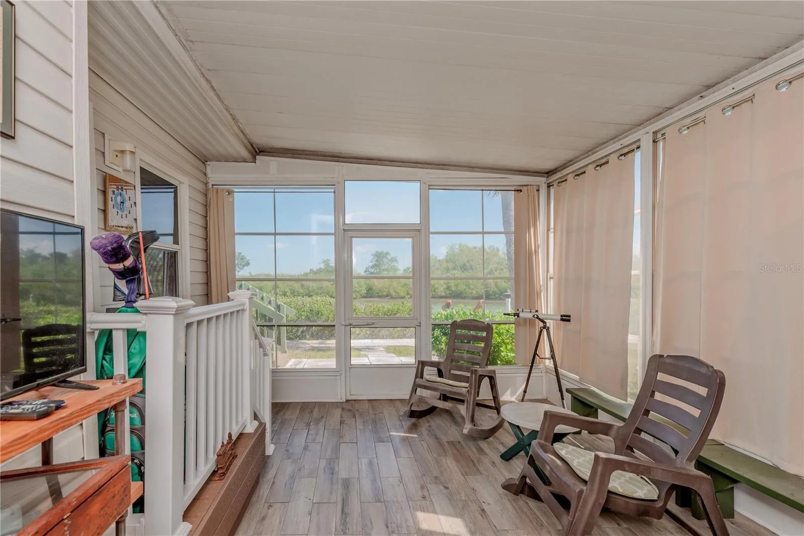 Screened porch.