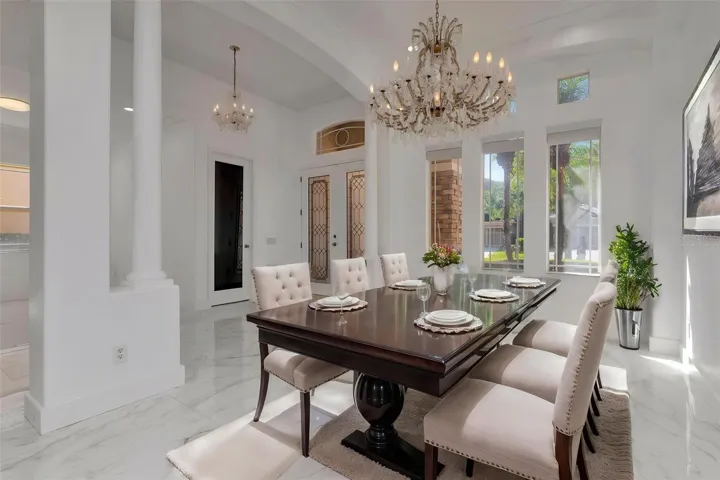 Virtually Staged-Dining Room