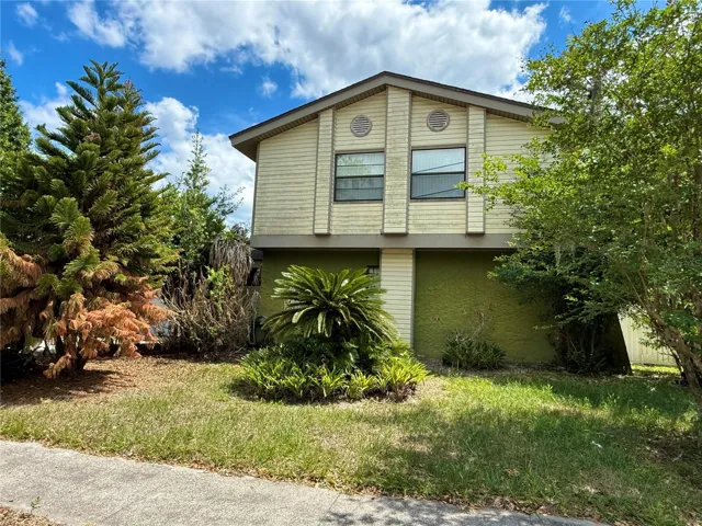 Winter Park fixer with real upside—3 bed, 2.5 bath in 32792 with renovation potential and strong equity opportunity.