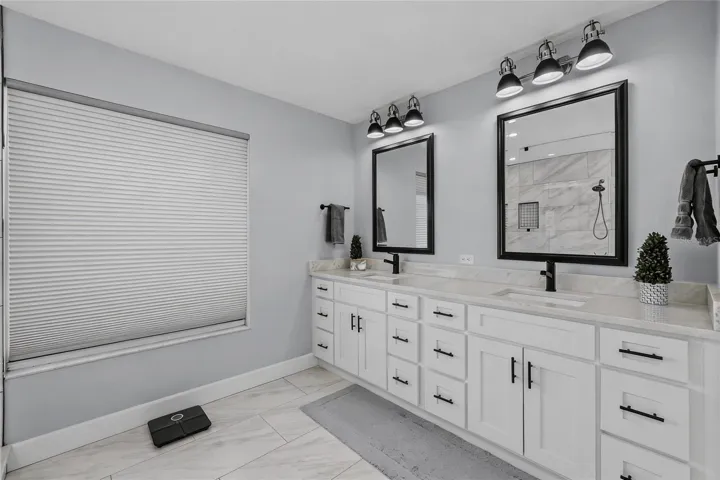 This Bathroom has lots of storage too