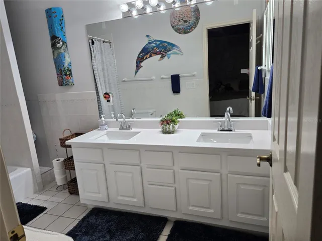 Bathroom #2 en-suite