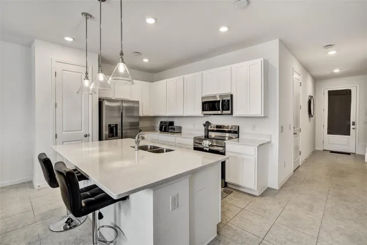 Modern, birght kitchen.