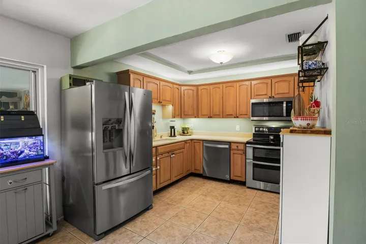 Kitchen - Stainless appliances