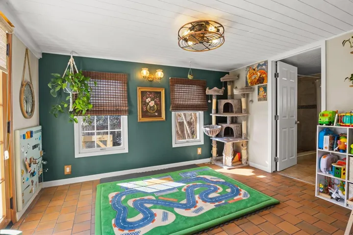 Bonus Room/Enclosed Porch