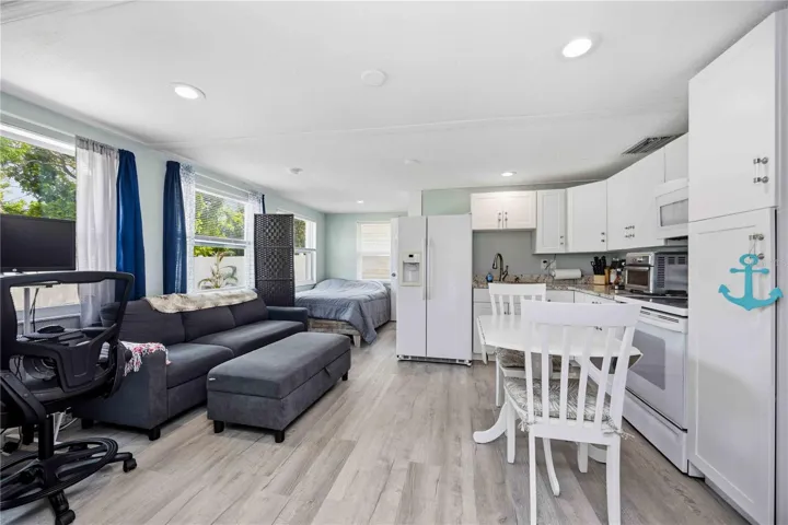 Studio Apt with kitchen
