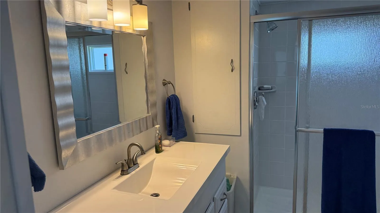 Primary bath, tiled primary shower