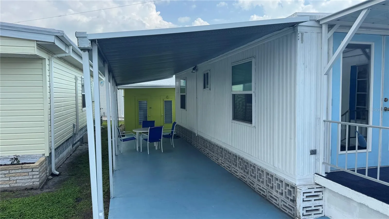 Large 32’ long carport, can hold 2 cars