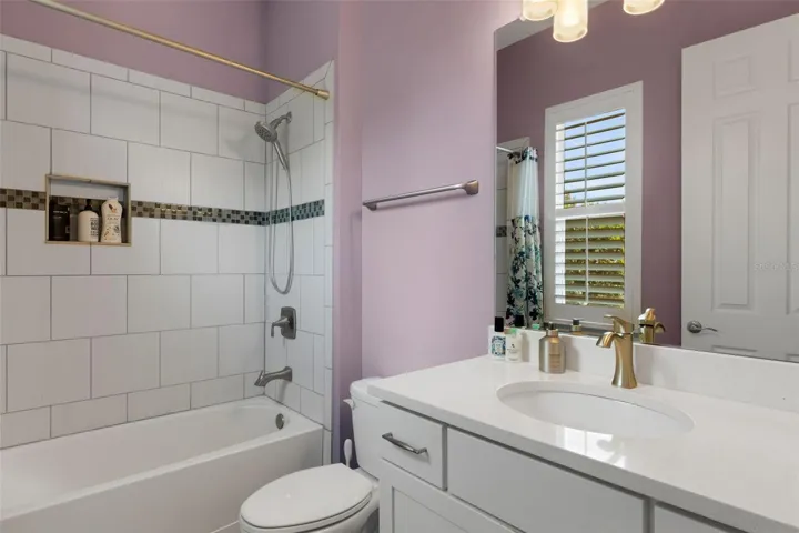En Suite 2nd Bathroom