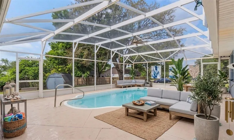 Virtually staged pool and lanai