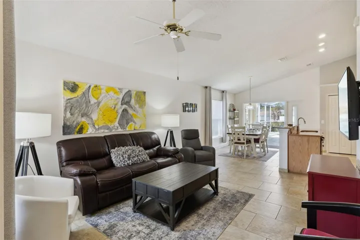 Open Floorplan/Living Room