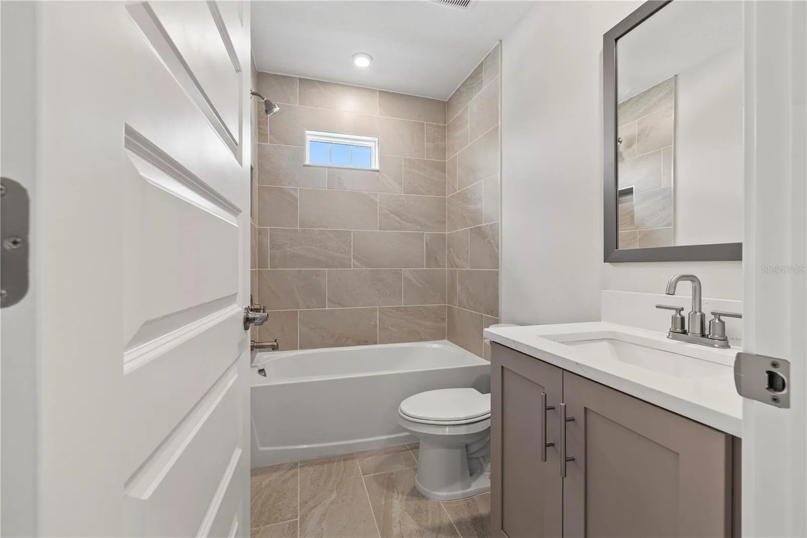 FULL GUEST BATH