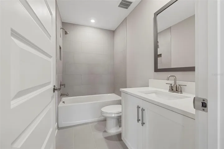 Guest bathroom upstairs