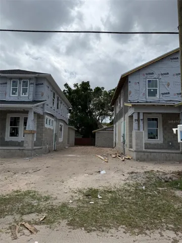 PLENTY OF SPACE BETWEEN NEIGHBORS