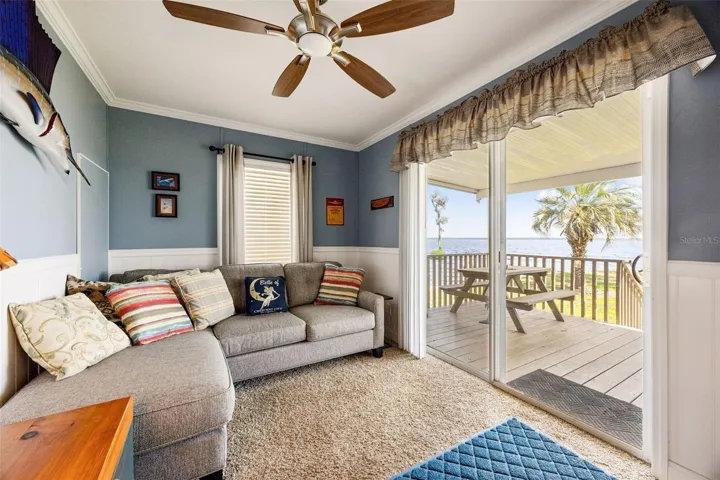 This den could double as a non-conforming 3rd bedroom