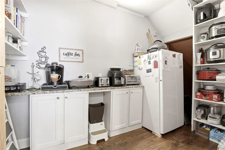 Butler pantry