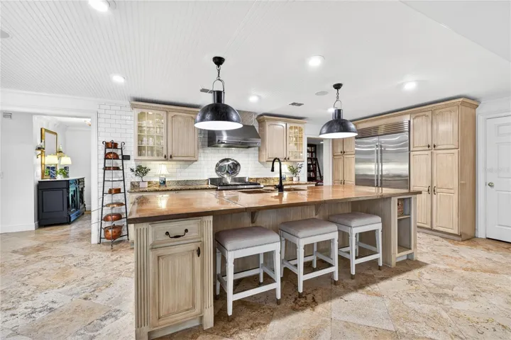Copper island with Breakfast Bar