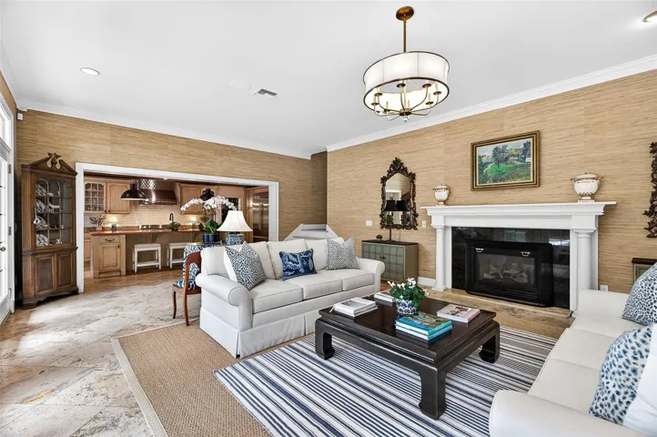 12 foot ceilings and natural gas fireplace