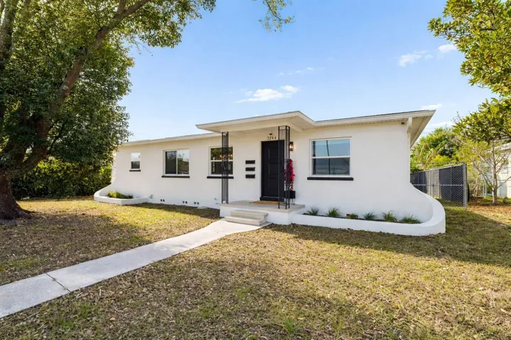 2844 (Front house/Unit 1)