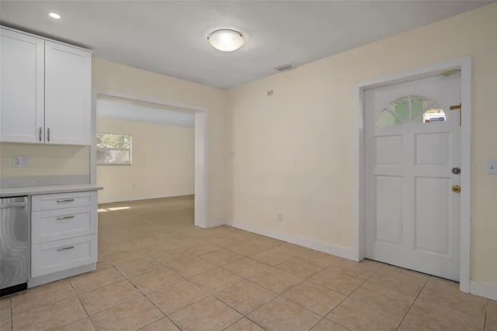 Great room lookin into Florida room