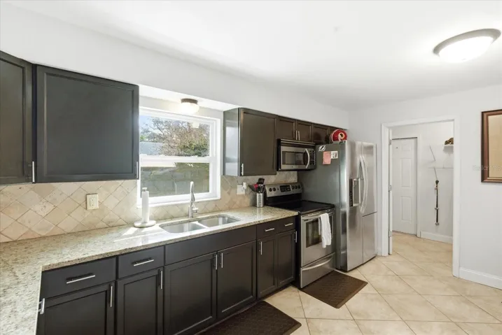 Very well maintained kitchen