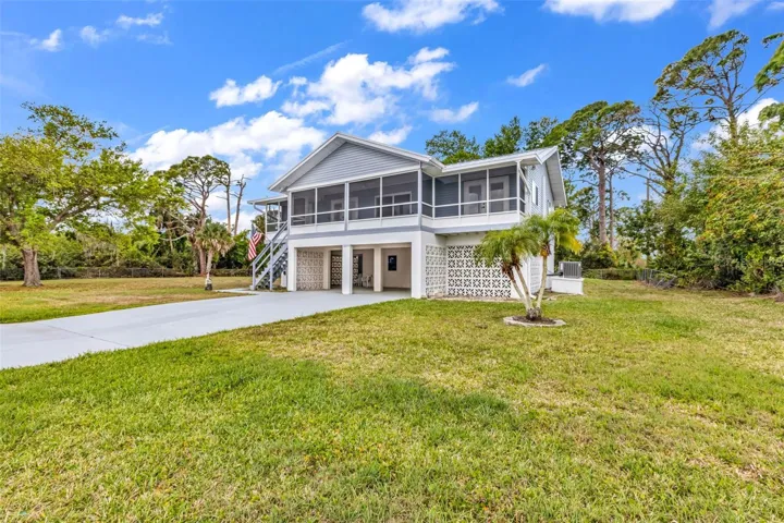 3059 Holcomb on a double lot