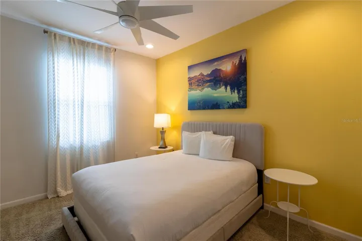 Bedroom 2- Private bathroom: Smart TV. Bright and cozy. En-suite bathroom.