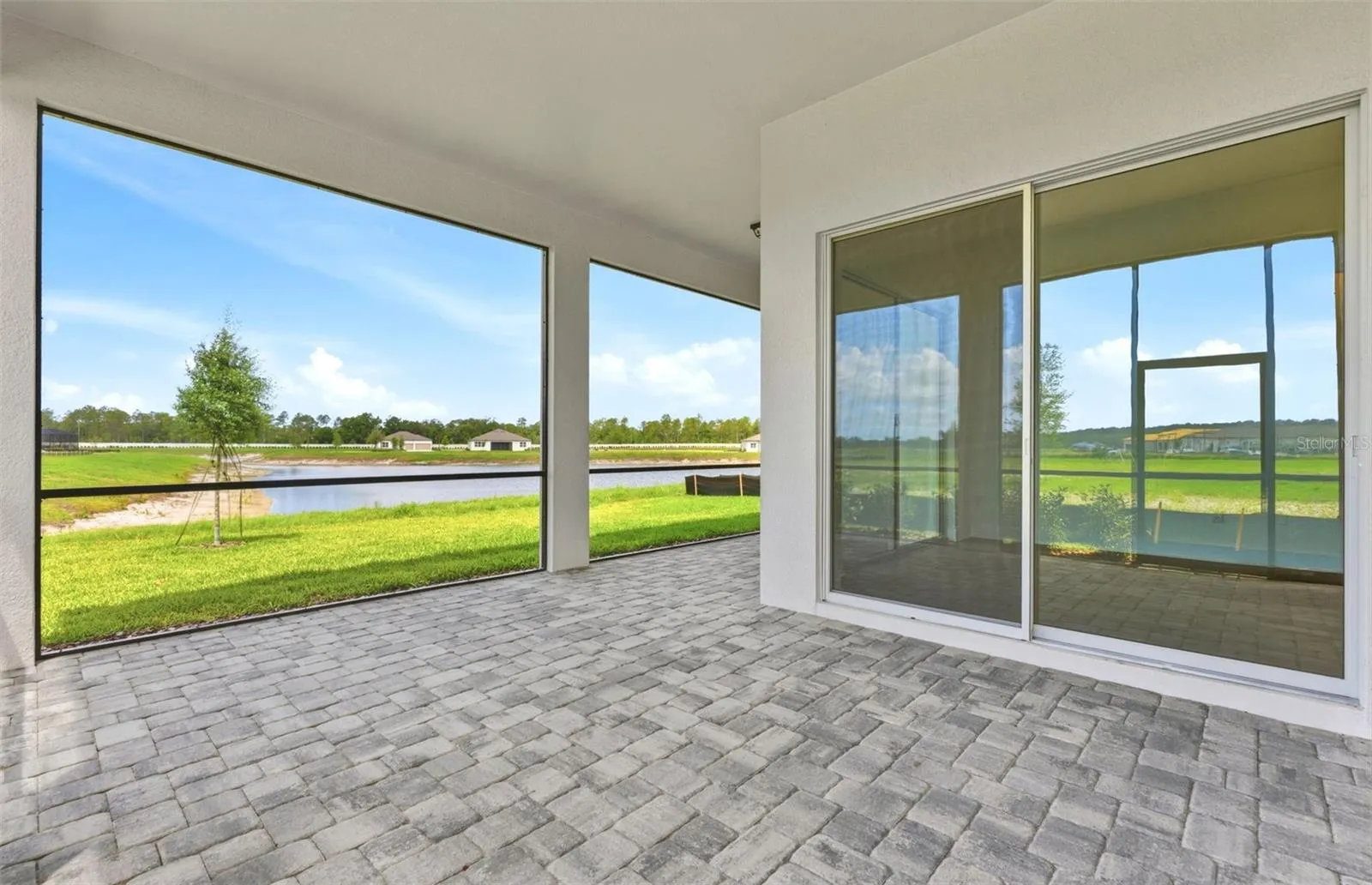 Covered Lanai w/Screen Enclosure