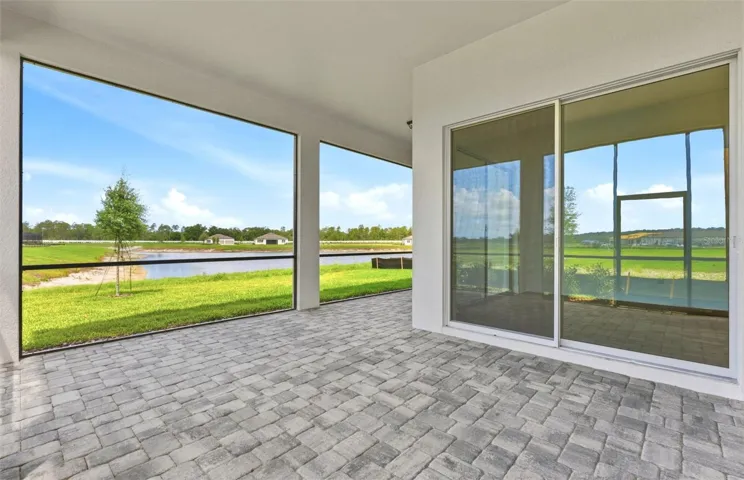Covered Lanai w/Screen Enclosure