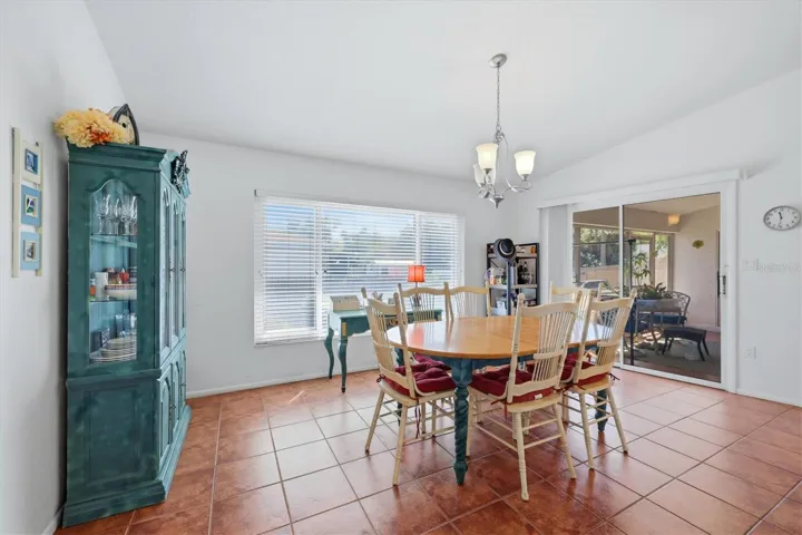 Dining Area/SGD to Lanai