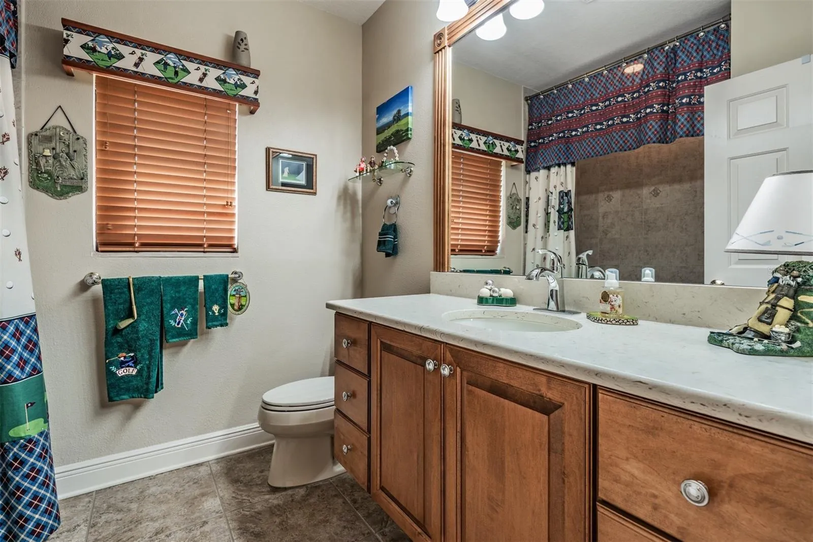 Guest/hall bathroom with golf  themed motif!
