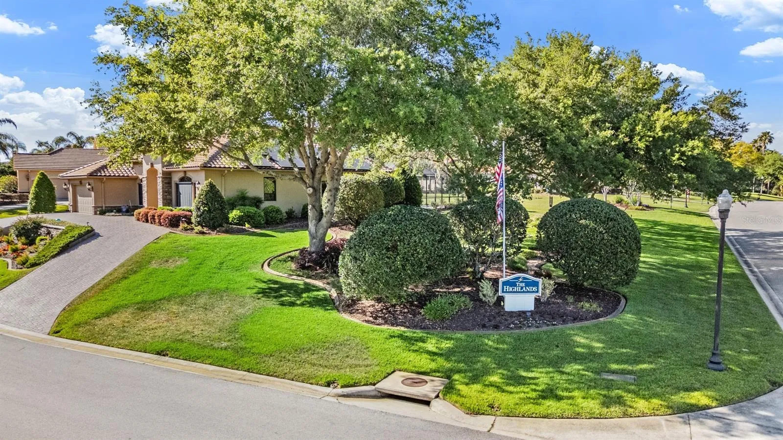 Oversized lot with privacy!