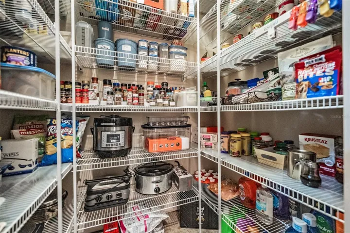 Spacious pantry!