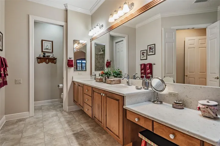Private Water closet plusDual sinks &amp; vanity area