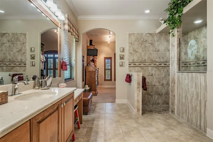 Luxurious bath ensuite with custom shower
