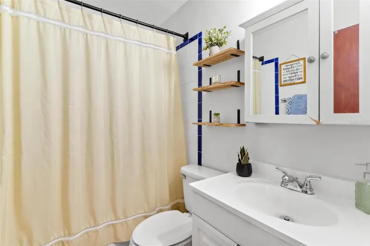 Guest bath features shower/tub combo
