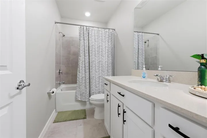 Guest Bathroom (bathroom 2)