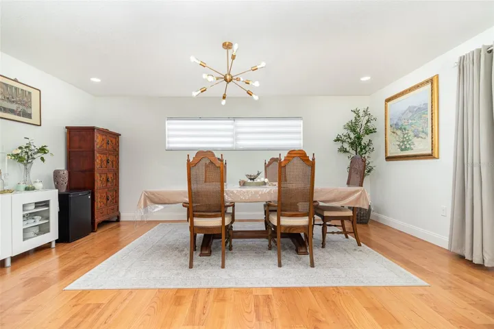 dining area 12'9"x17'4"