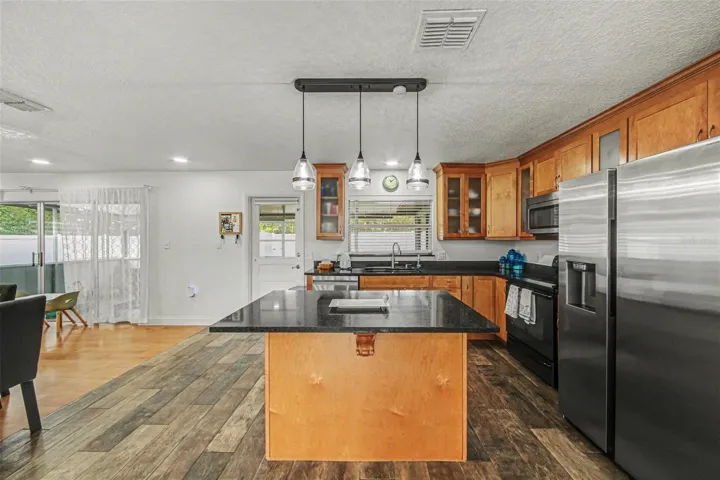 kitchen  16'3" x 11'11"