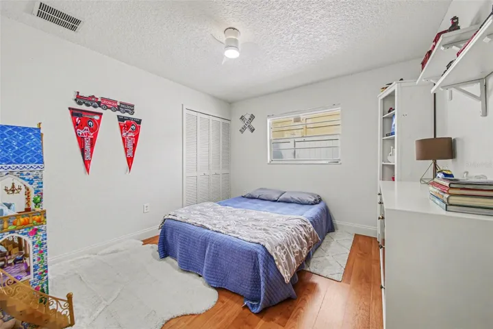 bedroom 11'1"x10'9"