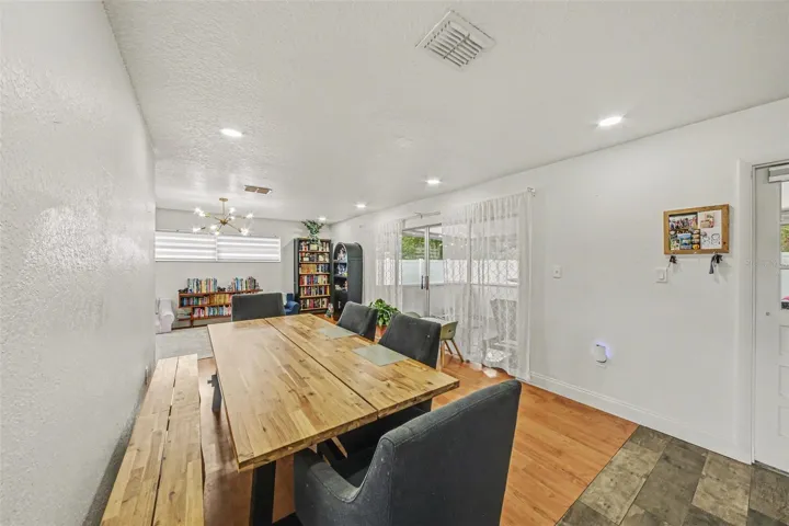 breakfast nook  10'2"x 11'3"