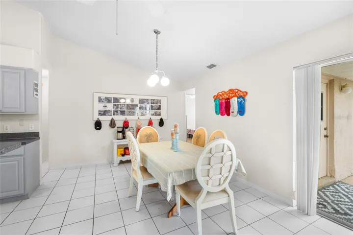 Eat in dining area in Kitchen