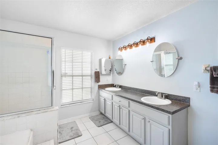 Primary bedroom ensuite bathroom
