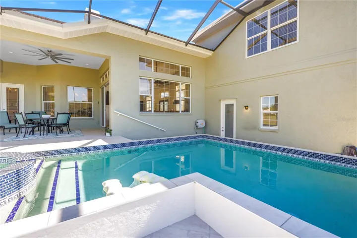 Cocktail Pool