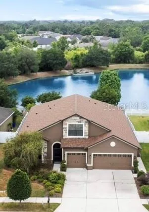 Gorgeous waterfront lot, very private fenced backyard
